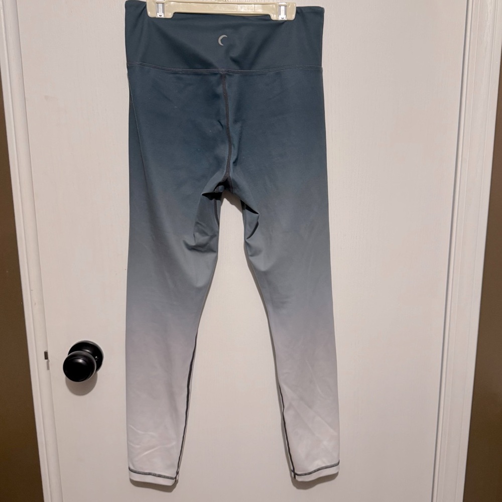 Zyia‎ green/grey ombré leggings size M